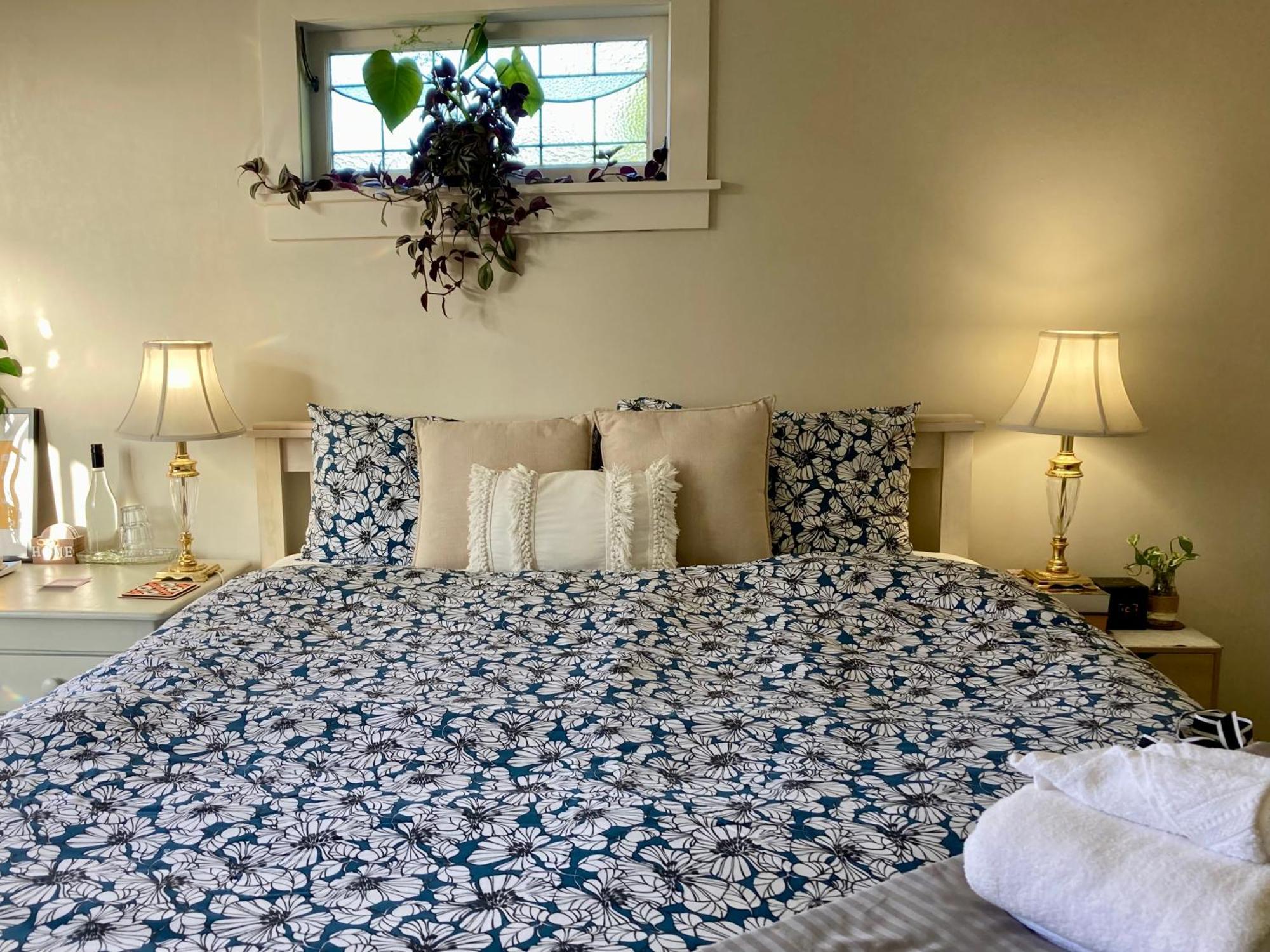 Spacious And Sunny Master Bedroom With Shared Bathrooms 奥克兰 外观 照片